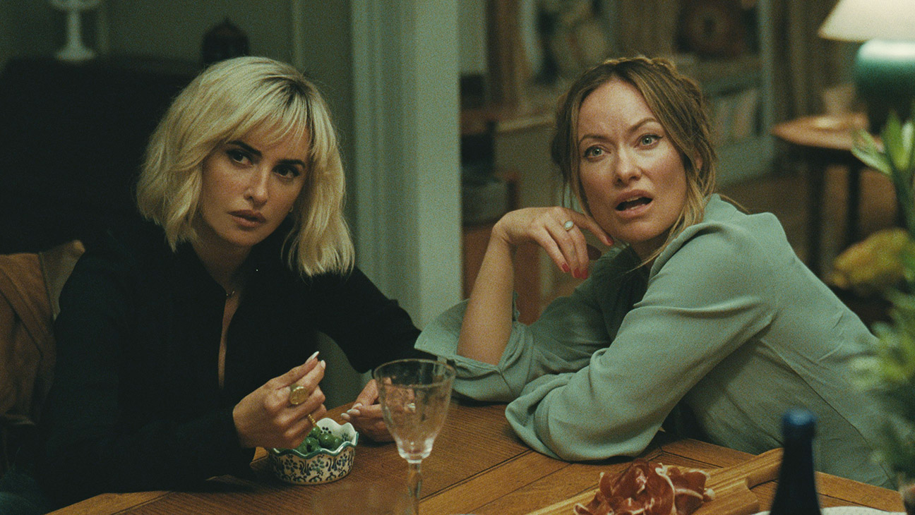 Penelope Cruz and Olivia Wilde in 'The Invite'