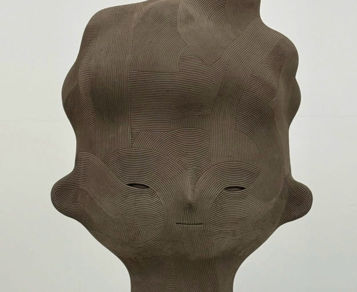 a ceramic head sculpture by en iwamura