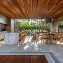 Jabuticabeiras House / STUDIO ANDRE LENZA - Interior Photography, Kitchen, Wood, Table, Chair, Countertop