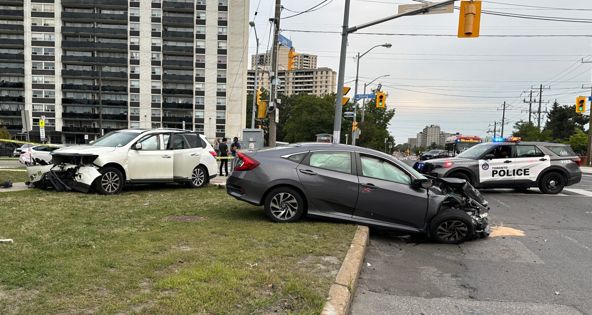 5 people, including 2 kids, injured in two-vehicle crash in North York