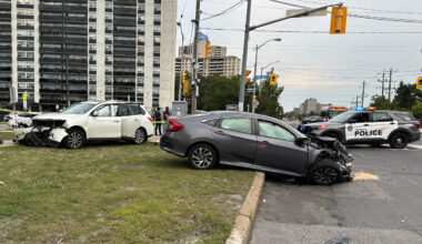 5 people, including 2 kids, injured in two-vehicle crash in North York