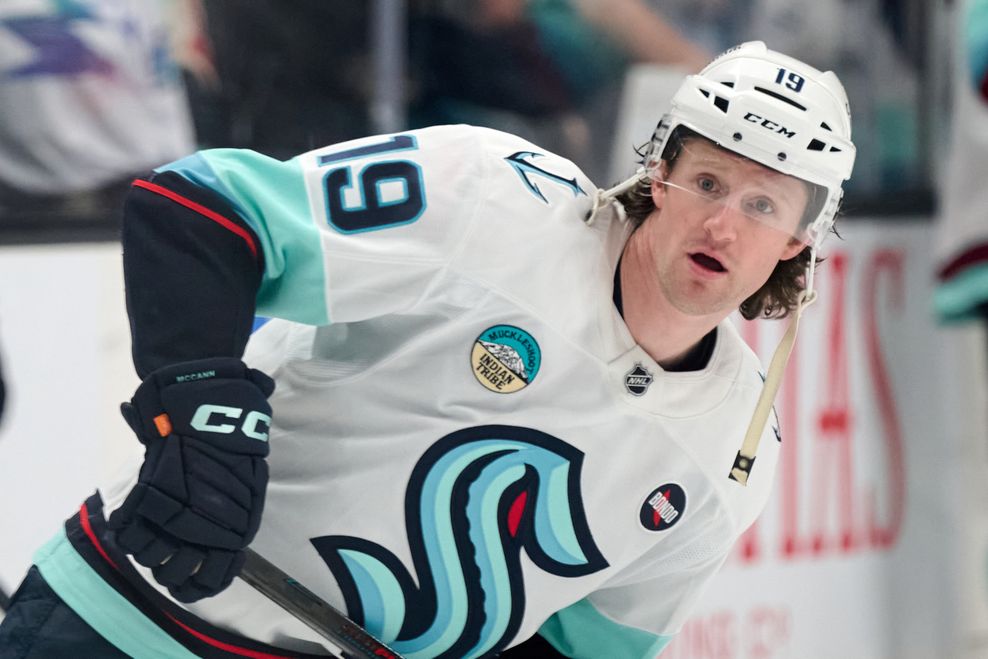 jared mccann canucks