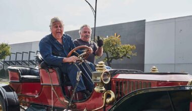 Jay Leno’s classic car law cleared the committee that killed the last version, and it would let 1976 to 1985 cars skip California’s smog check for good, which is a window that leaves out almost everything in Leno’s own garage