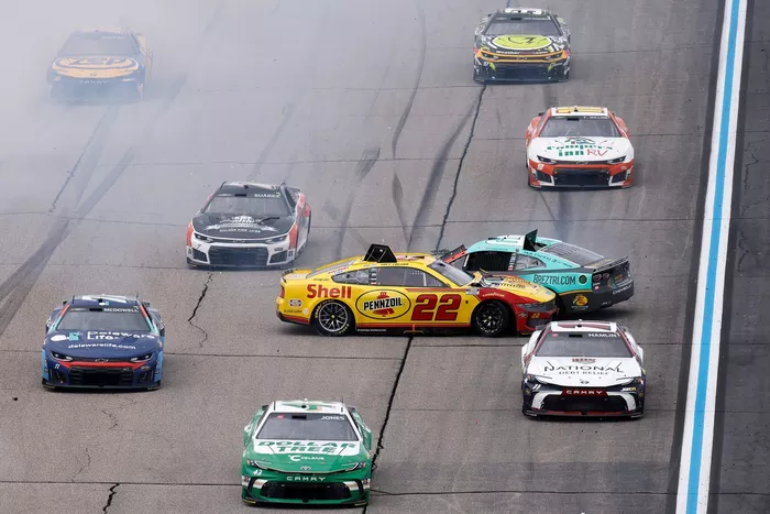 Joey Logano, Team Penske, Austin Dillon, Richard Childress Racing