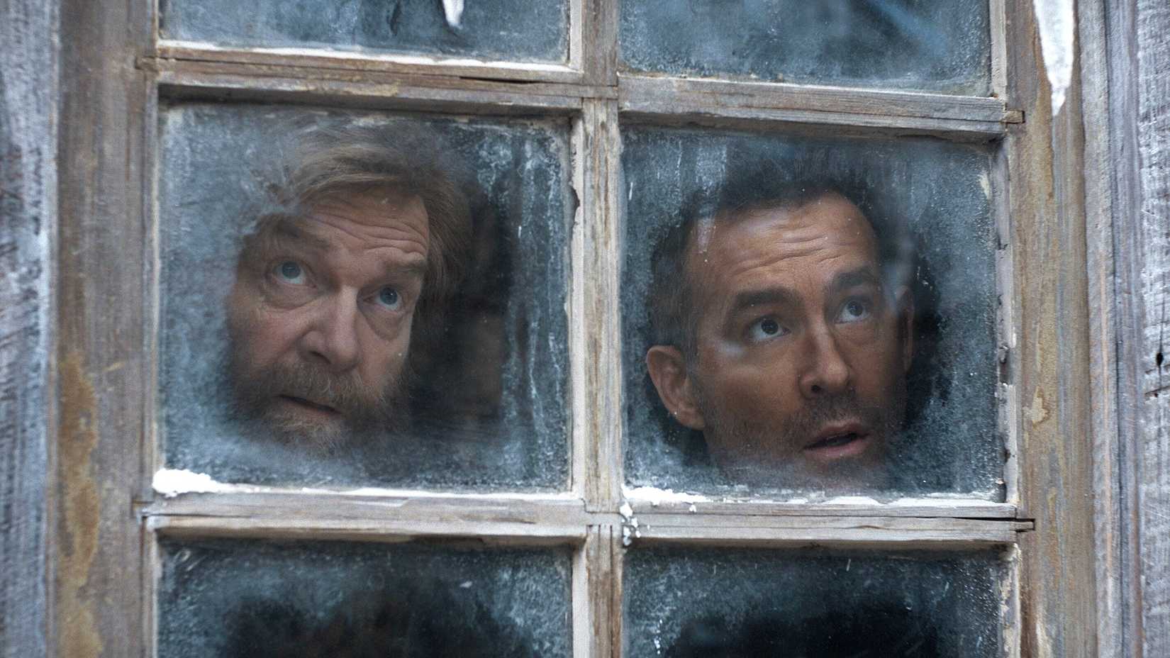 Kenneth Branagh as Nikolai Ustinov and Ryan Reynolds as Troy "Assassin" Kelly in Mayday