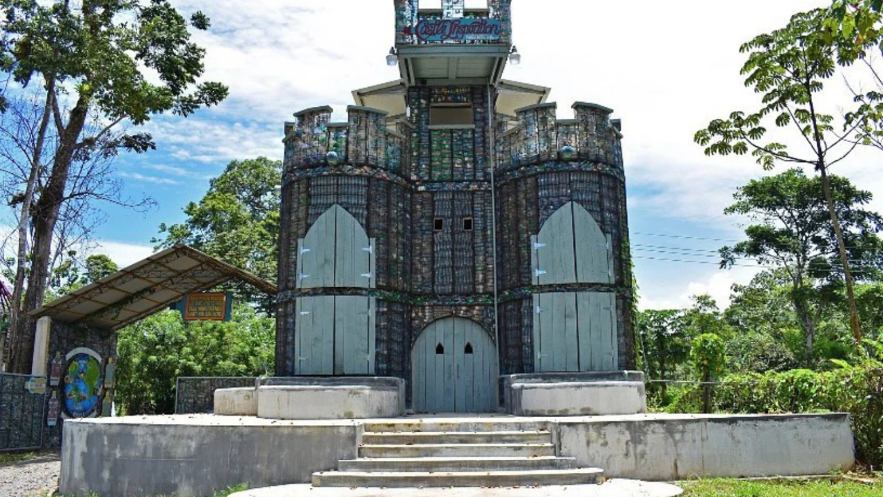 The most firmly documented fact is that several bottle-based structures were constructed, including homes and the 40,000-bottle castle | instagram/@plastic.bottle.village panama (1)