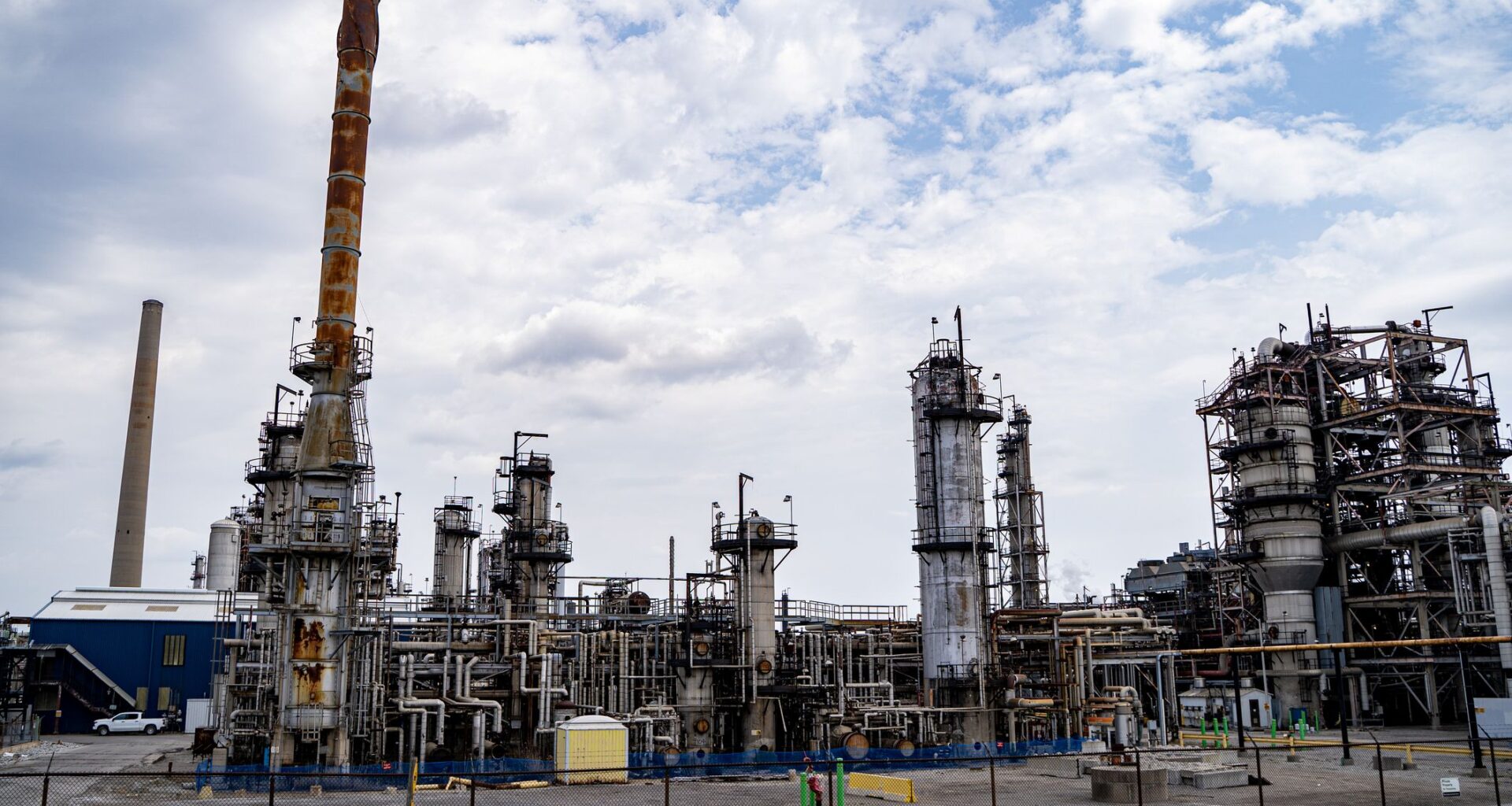 HF Sinclair to spin off lubricants business, retire former Petro-Canada refinery