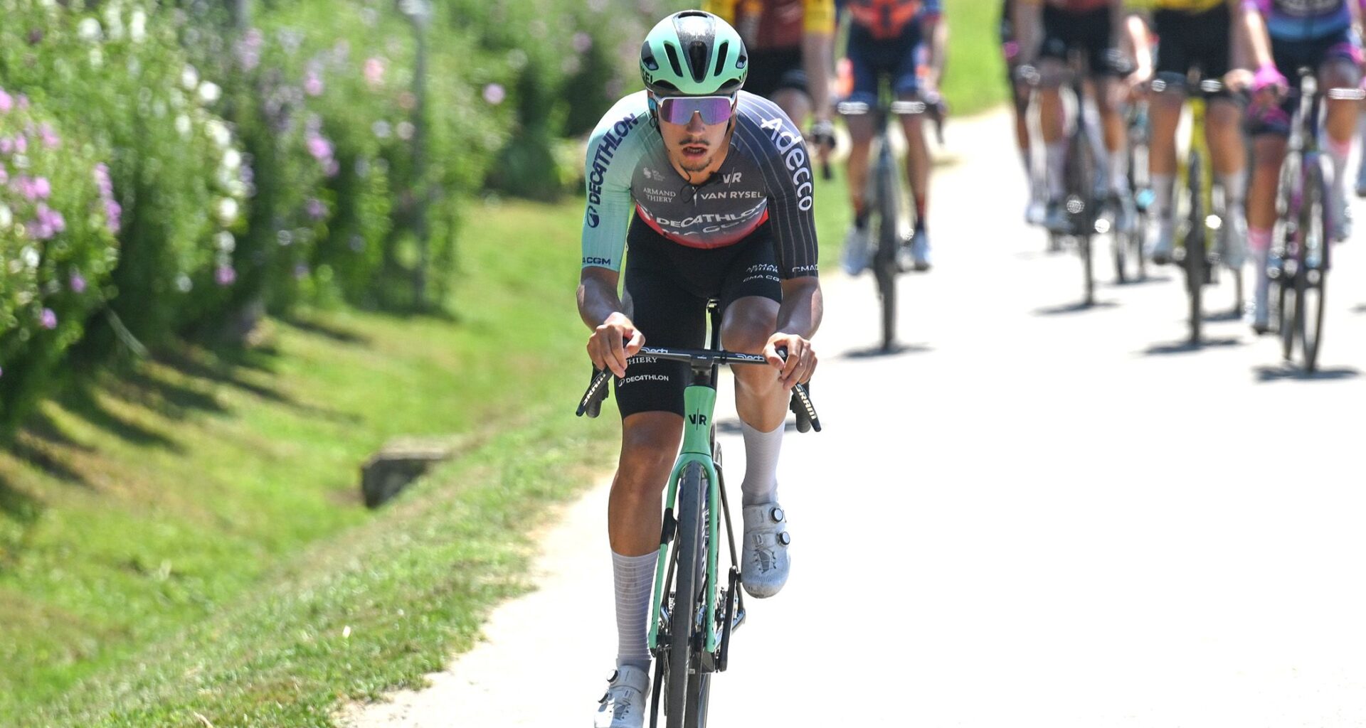 Tour du Limousin: 21-year-old Noa Isidore sprints to first pro victory on stage 1 uphill finish