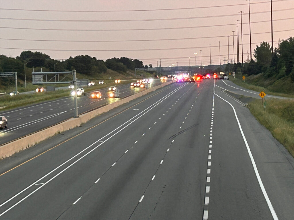 3 injured in multi-vehicle crash on Hwy. 403 in Mississauga