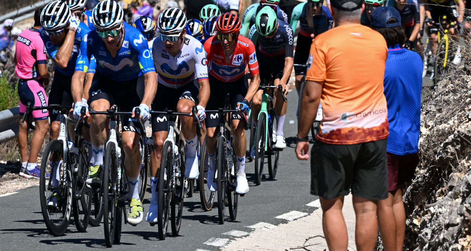 Vuelta a España stage 9 LIVE: Movistar try to control gap up to 20 rider breakaway in searing heat