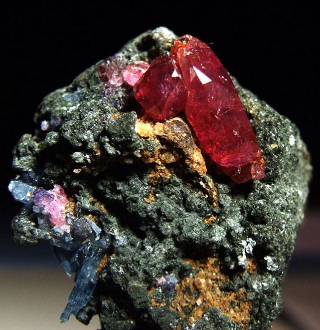 'Very Unexpected': NASA Rover Zapped a Rock on Mars And Found a Gemstone Surprise