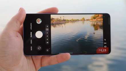 Using the camera on the Galaxy S26 Ultra.