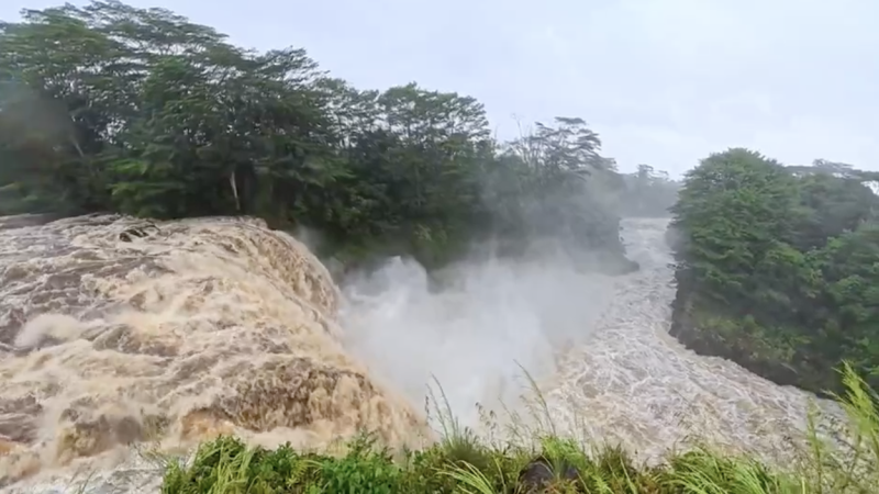 Thousands without power and at least 100 homes damaged after Tropical Storm Lala lashes Hawaii