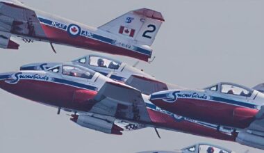 PHOTOS: Snowbirds’ last hurrah over White Rock draws thousands