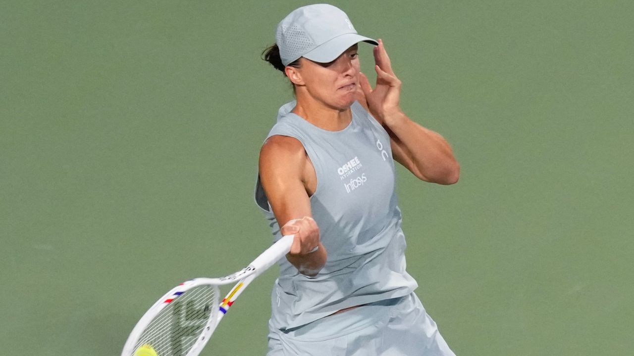 Iga Swiatek beats Elina Svitolina in National Bank Open women's semifinal
