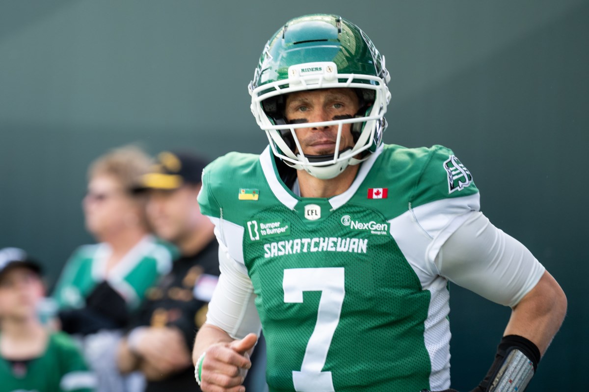 Darian Durant congratulates Riders quarterback Trevor Harris for surpassing 40,000 yards