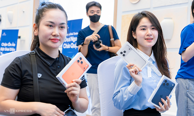 World’s 2nd most popular smartphone sees price fall just 5% in Vietnam after one year