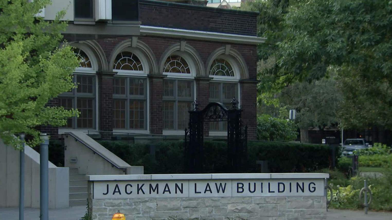 University of Toronto's law school to ban laptops in some classes