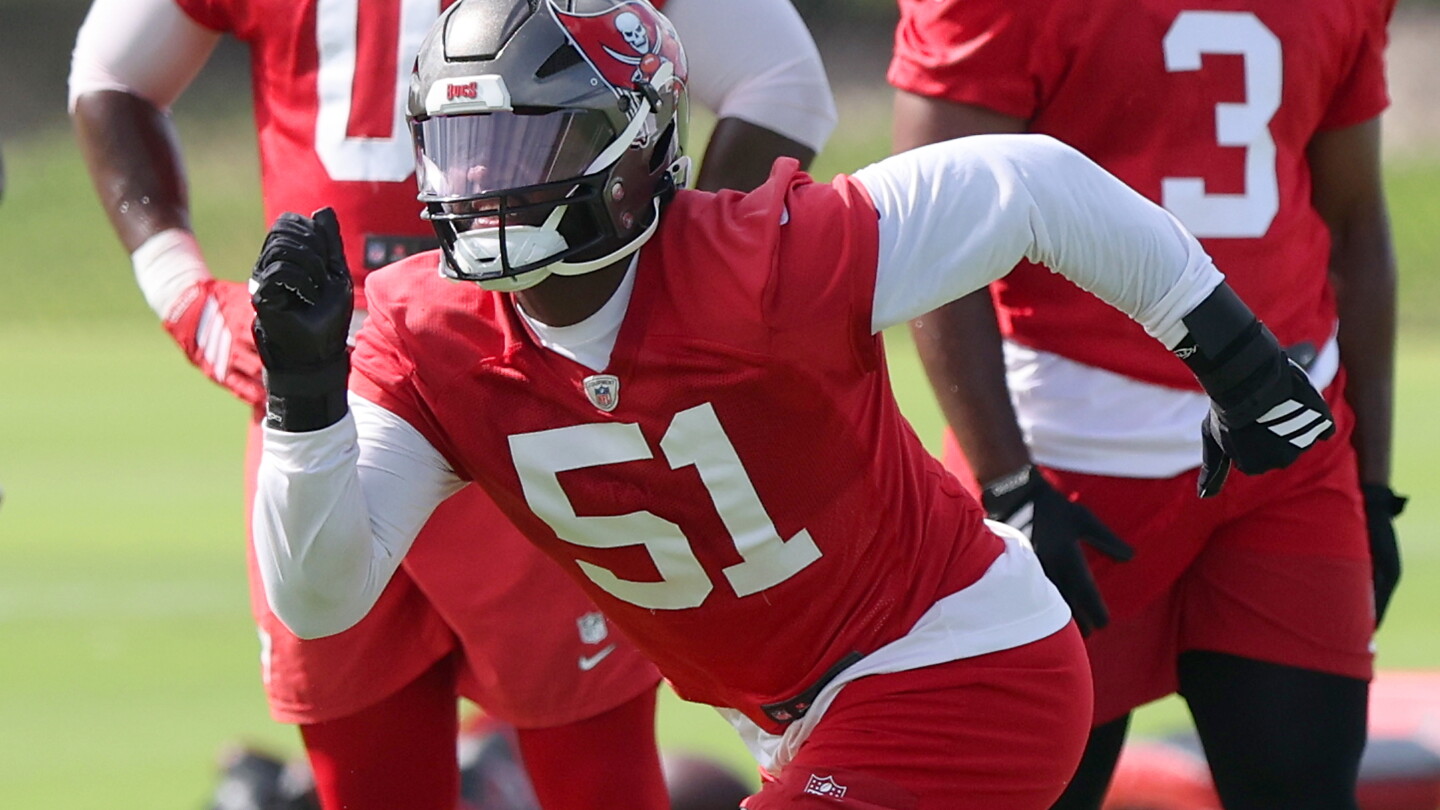 After lost rookie season, Bucs LB David Walker is turning heads again