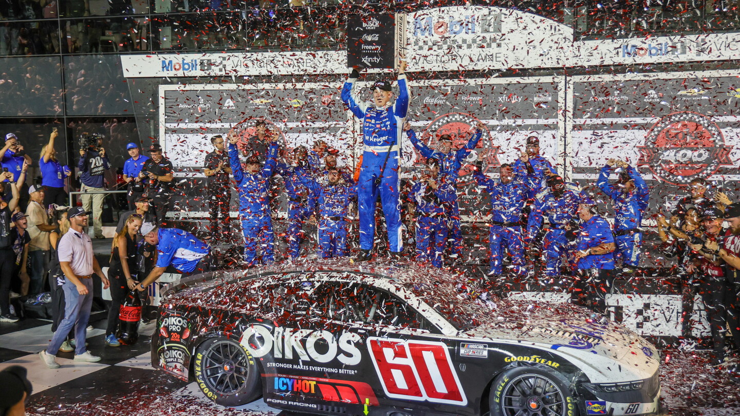 Ryan Preece wins at Daytona in overtime, clinches NASCAR Chase bid