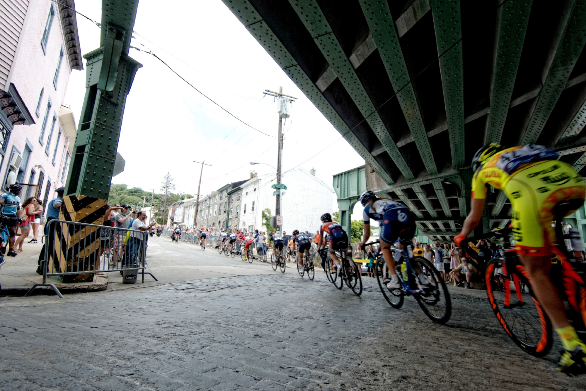 The women's peloton tackles the cobbles of the Philadelphia Cycling Classic