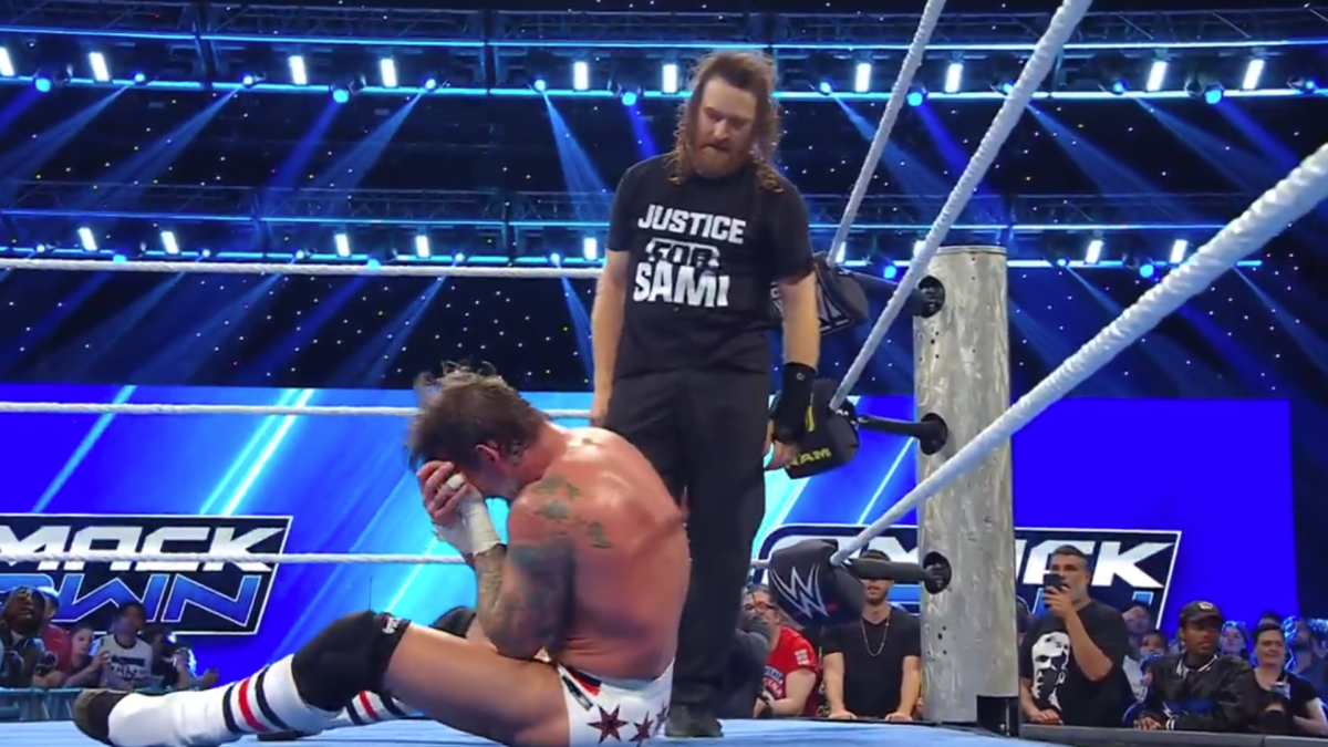 WWE SmackDown results, grades: CM Punk retains against Kevin Owens after Sami Zayn betrayal