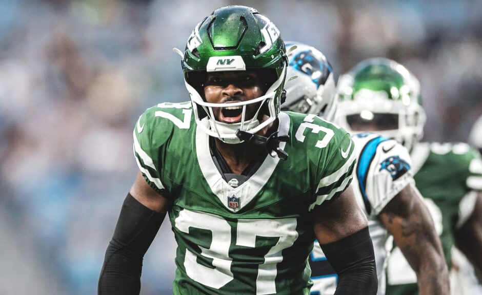 Former CFL cover man Qwan'tez Stiggers left New York Jets practice in ambulance