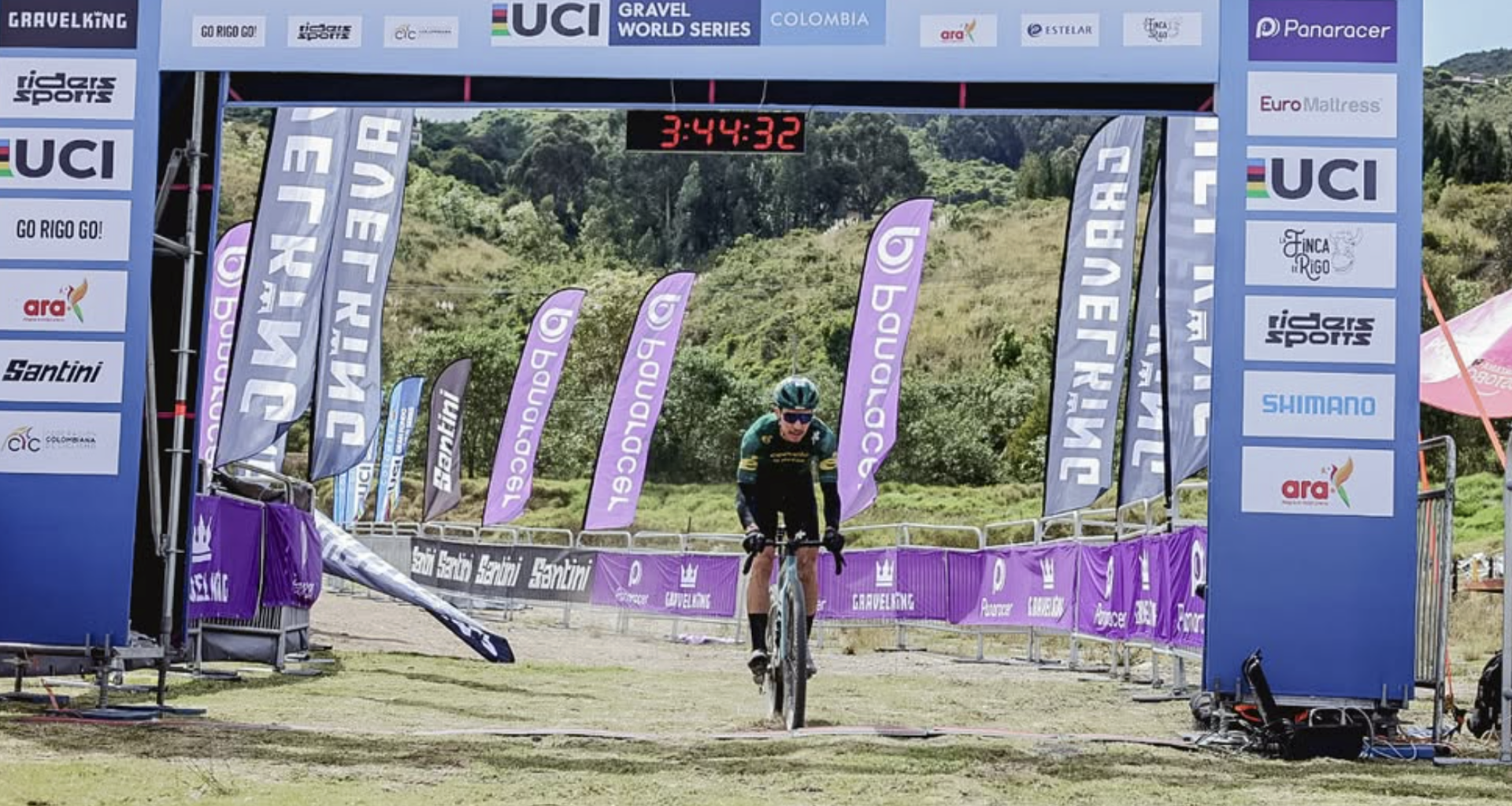 UCI Gravel World Series: Simon Pellaud and Natalia Franco solo to wins at high-elevation Bogotá Gravel