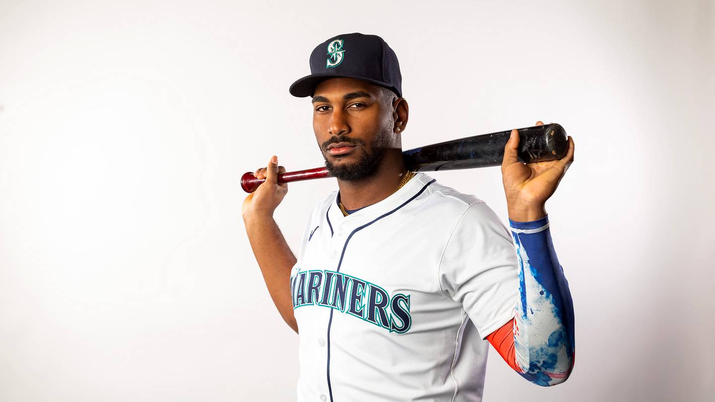 Mariners’ Lázaro Montes Makes MLB Debut vs. Red Sox Amid Playoff Desperation