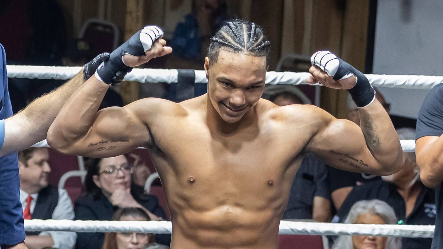 Could Prospect Da'Mazion Vanhouter Restore American Heavyweight Dominance?