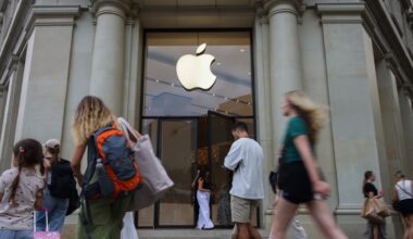 Apple shares are doing something they haven't done in 20 years. Here’s what’s happening