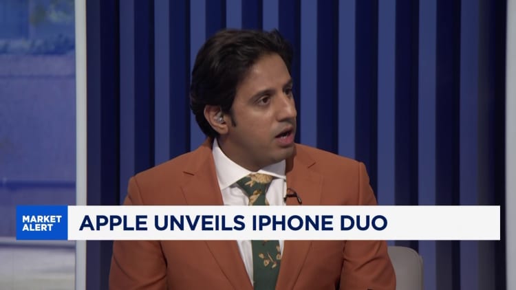 iPhone duo: Why Apple sees an opportunity with foldables phones now
