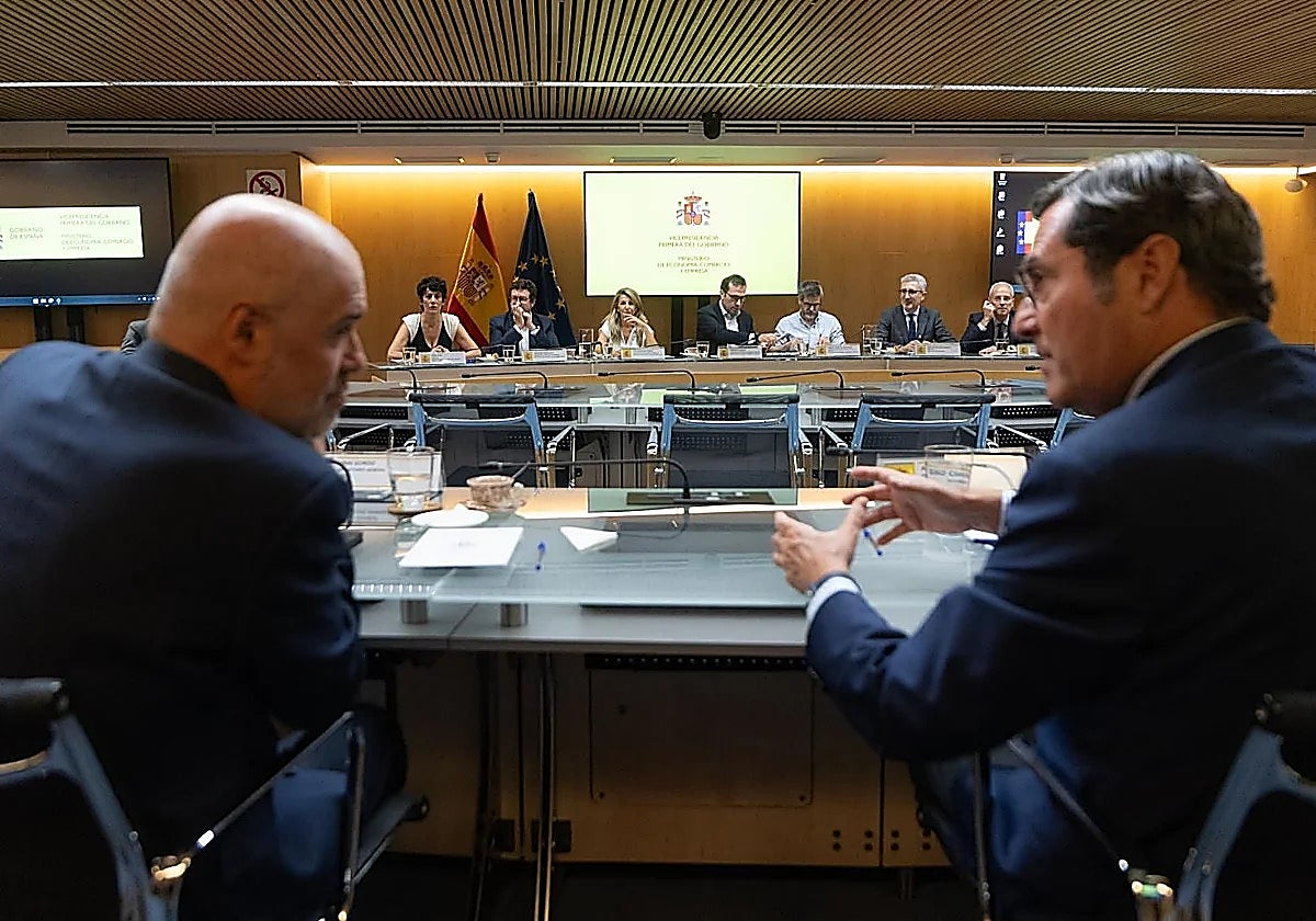 Spain to extend anti-crisis measures under pressure from soaring prices