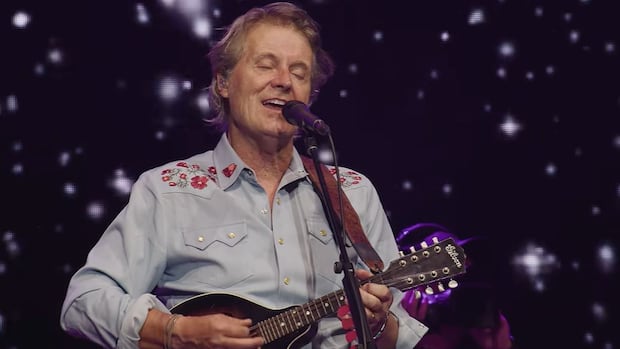 'That moment was glorious': Blue Rodeo frontman talks singing about Lake Ontario amid U.S. push to rename it