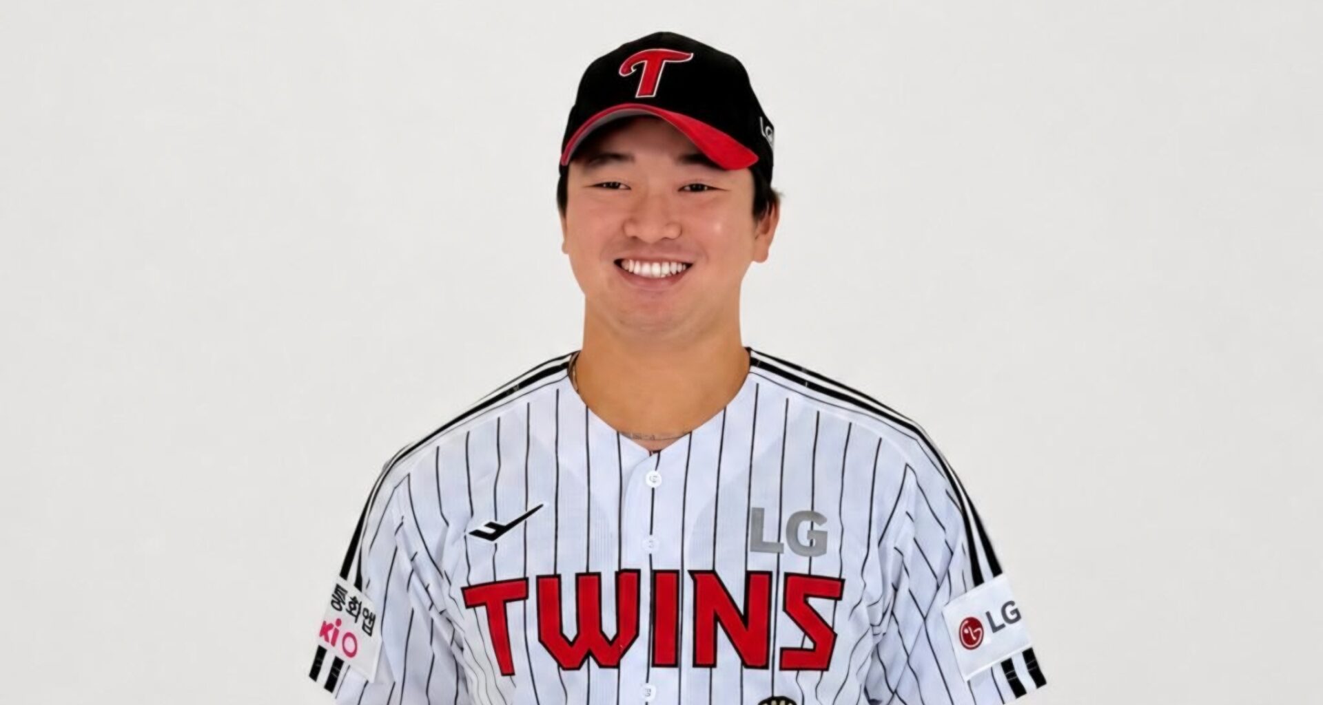 LG Twins pitcher Go Woo-suk poses in the team