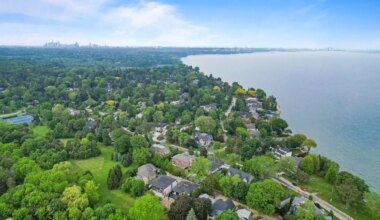 House of the Week: New modern estate surrounded by forest and lake views in Mississauga