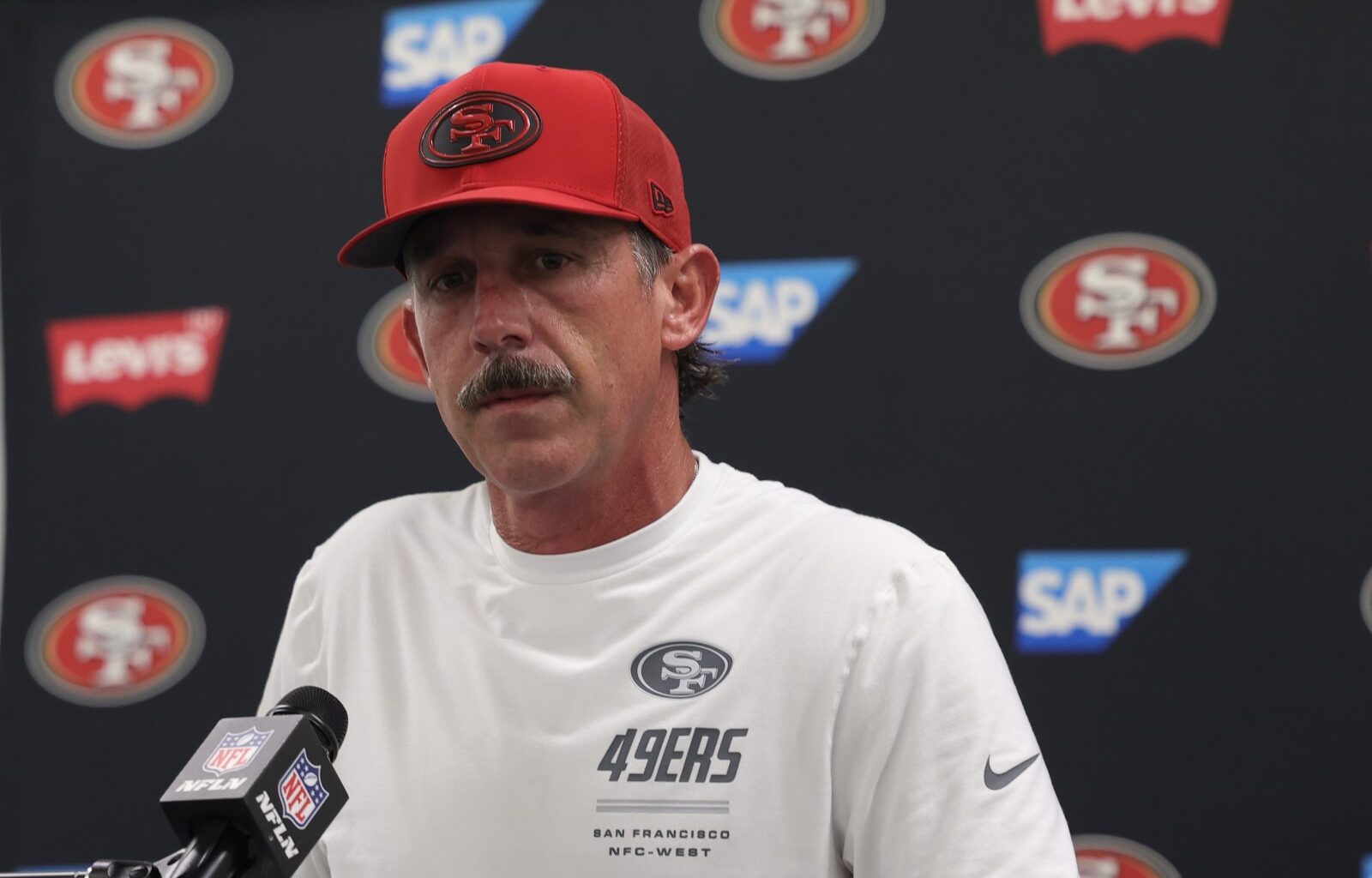 San Francisco 49ers arrive in Melbourne for historic NFL game against the LA Rams – Winnipeg Free Press