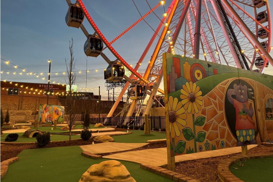 A ferris wheel at Pennway Putt