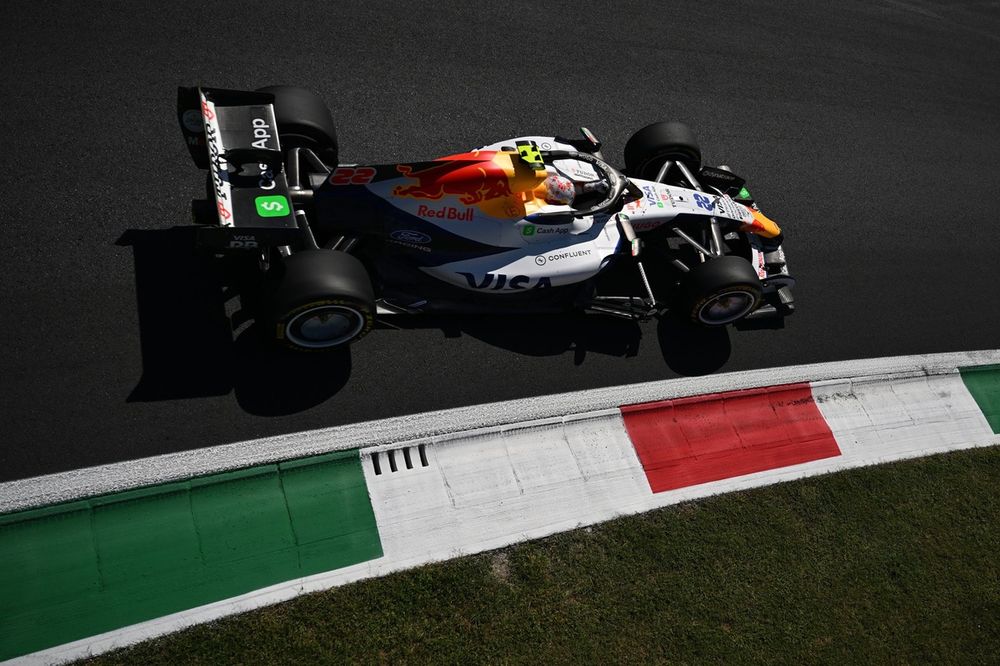 The Racing Bulls stand-in kept forgetting to use SM heading towards the Parabolica in FP1
