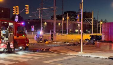 2 men dead after car hits traffic light pole, knocks it down in North York: Toronto police