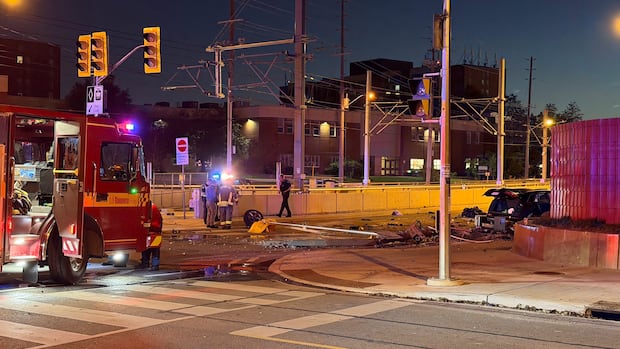 2 men dead after car hits traffic light pole, knocks it down in North York: Toronto police