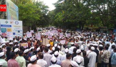 Teachers, non-teaching staff march for old pension in Kolhapur | Kolhapur News