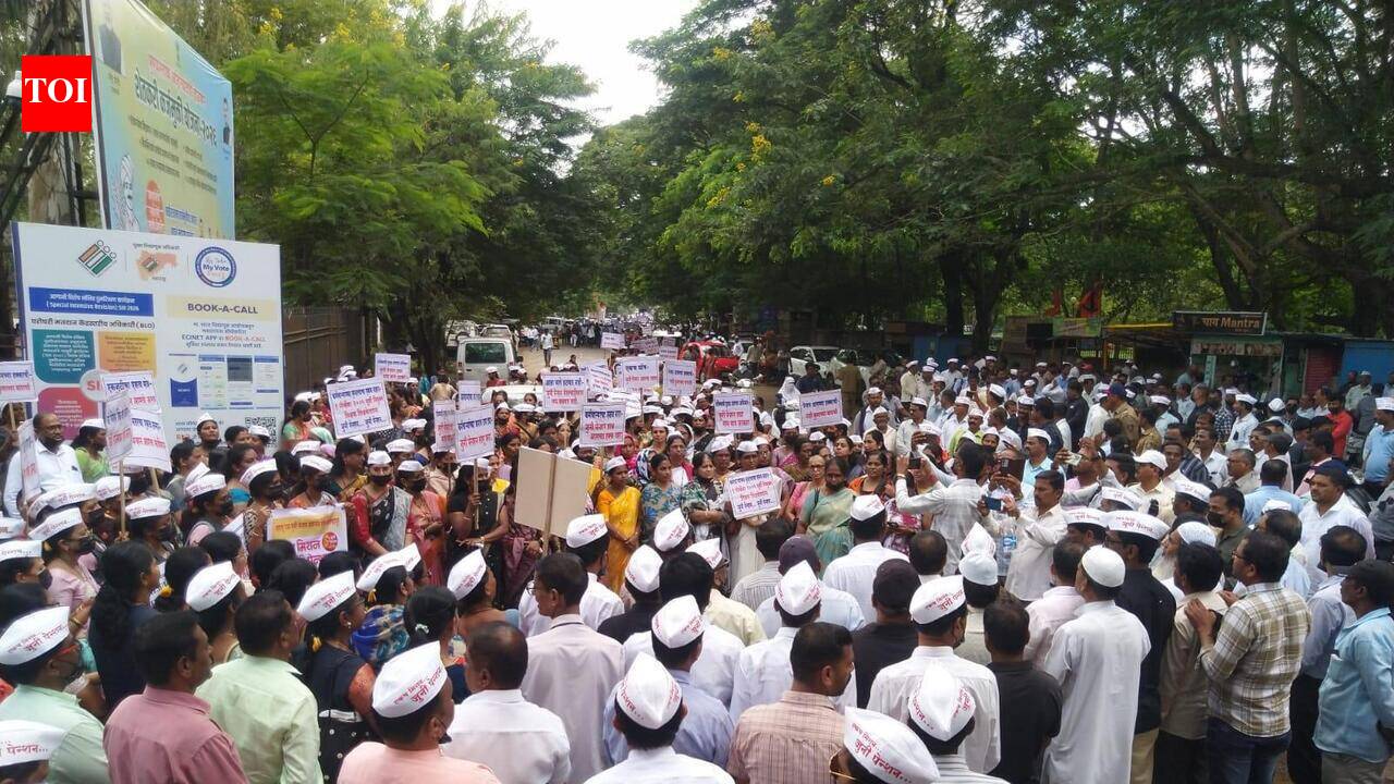 Teachers, non-teaching staff march for old pension in Kolhapur | Kolhapur News