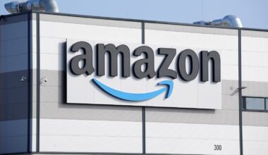 Amazon cargo plane sends up billowing cloud of smoke after overrunning runway at Miami airport – Winnipeg Free Press