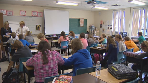 Manitoba consultations on AI chatbot, social media ban in class to begin in 'coming months'