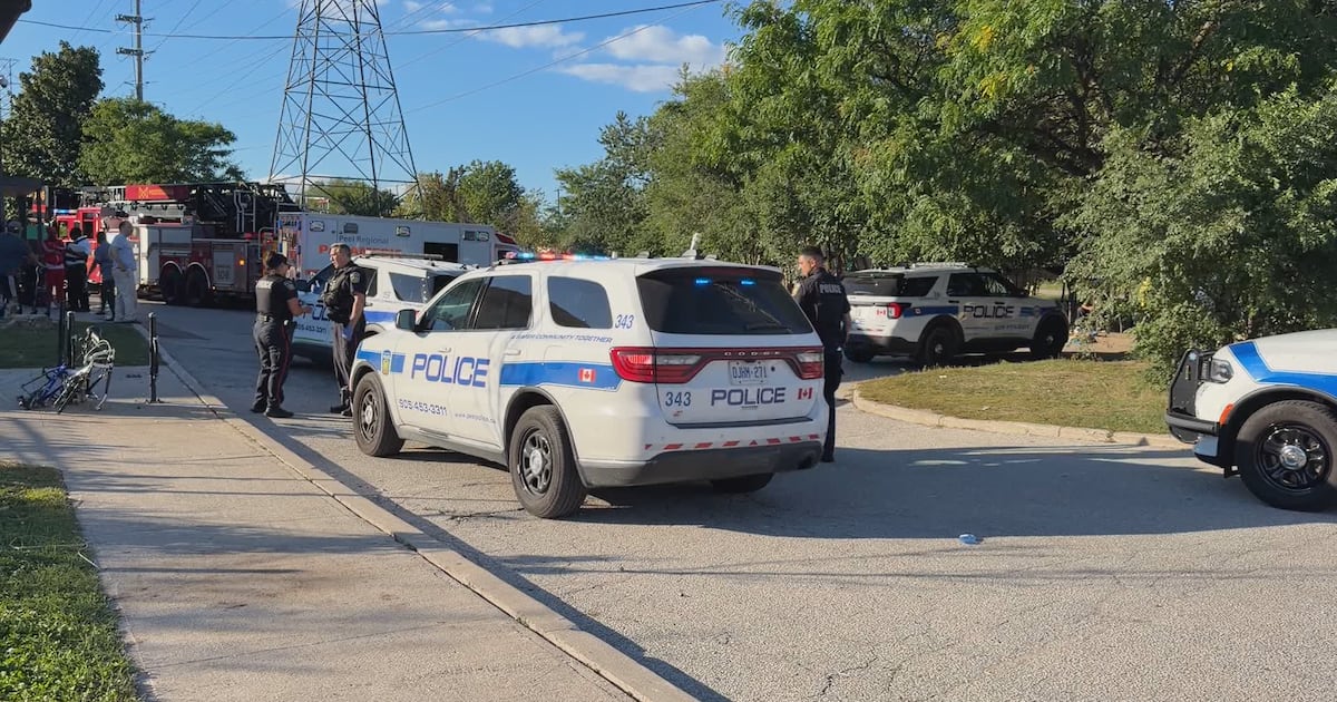 Mississauga stabbing leaves man critically injured