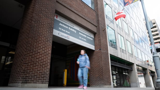 More than 90% of public servant early retirement applications will be approved