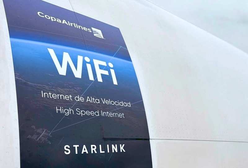 starlink sign on copa aircraft exterior