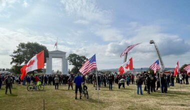 Remembering 9/11: Canadians, Americans gather at South Surrey border