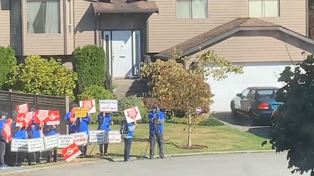 Surrey man awarded $275K in defamation suit after months-long protest in front of his home